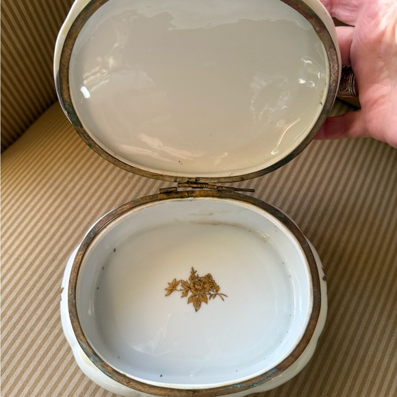 Vintage Arnartcreation Herend Porcelain Floral Gold hinged Decorative box - Picture 4 of 15